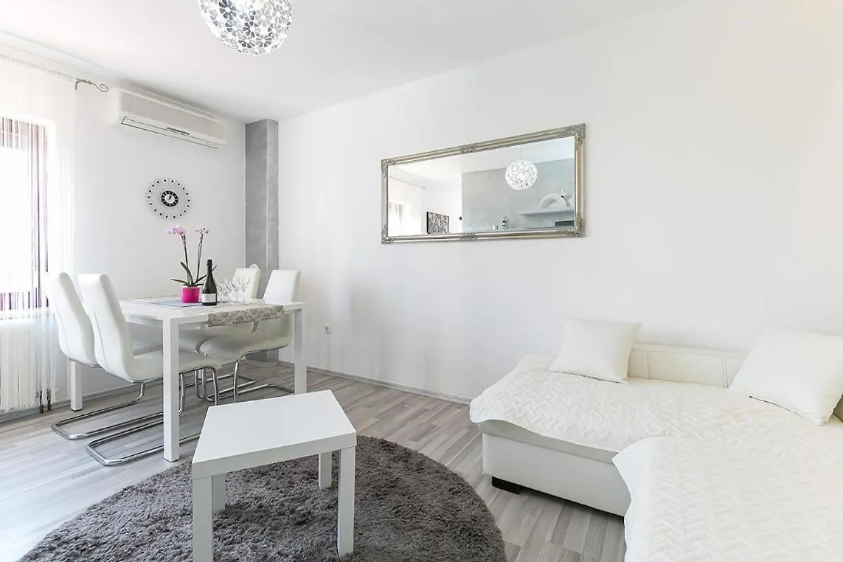 Maria Leni Vrsar Apartamento